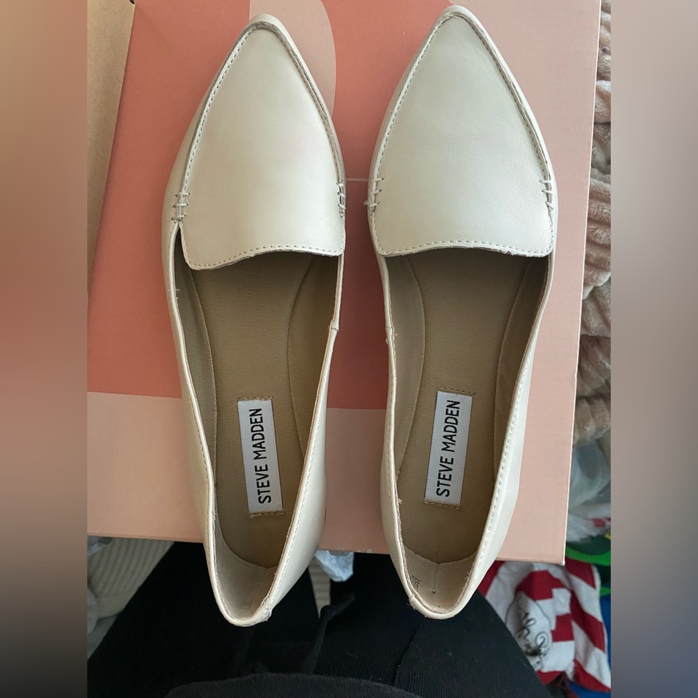 Steve Madden Women's Cream Pointed-Toe Flats